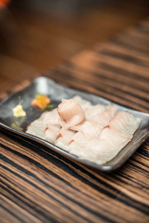 Sashimi af kingfish med daikon og ingefær