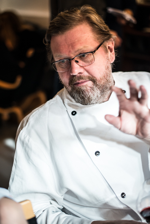 Bo Jacobsen, Restauranten og dagens vært på R bar