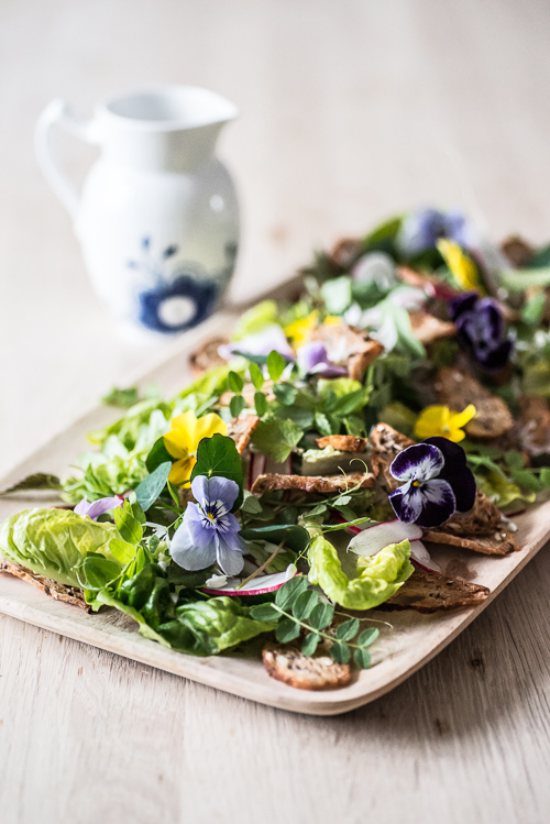 En smuk salat med mormordressing