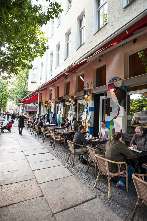 En typisk gade i Kreuzberg med masser af graffiti