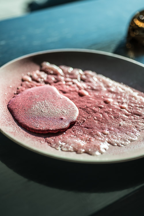 Flabet enkelhed: jomfruhummer, yoghurt, yuzu og hibiscus